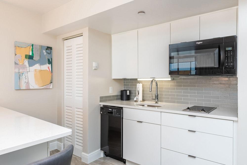 DiamondHead Beach Resort