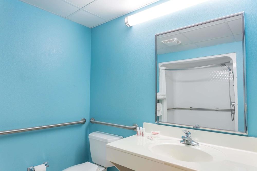 Super 8 by Wyndham Indianola