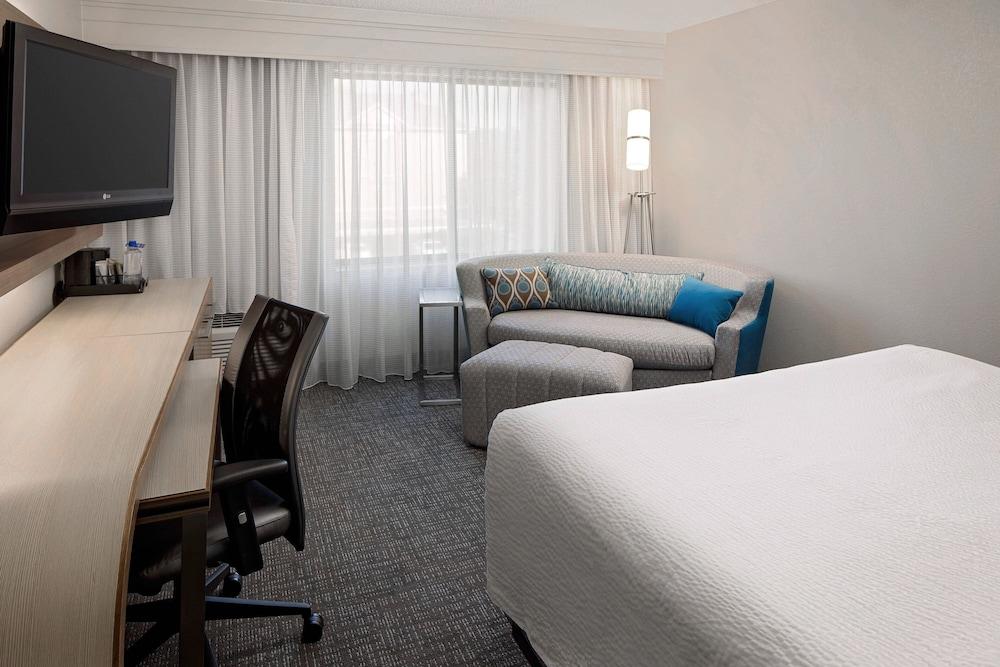 Courtyard by Marriott Houston Westchase