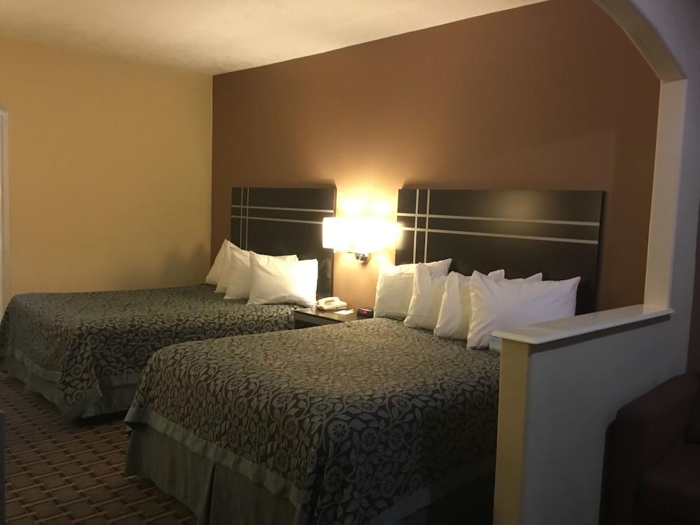 Days Inn & Suites by Wyndham Houston North/Spring