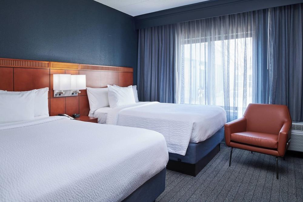 Courtyard by Marriott Chicago Highland Park/Northbrook