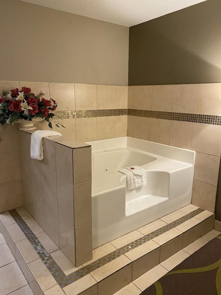 Super 8 by Wyndham Terrell