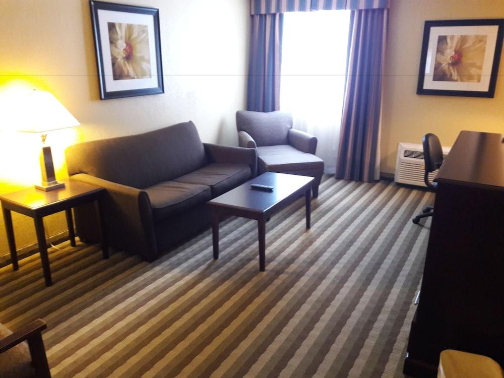 Quality Inn & Suites Syracuse Fairgrounds