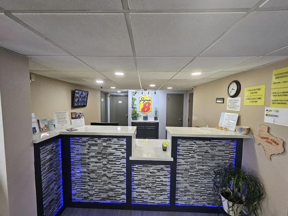 Super 8 by Wyndham Buffalo