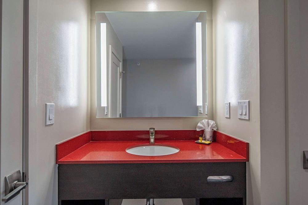 Aiden Los Angeles Downtown Dragon Gate Inn