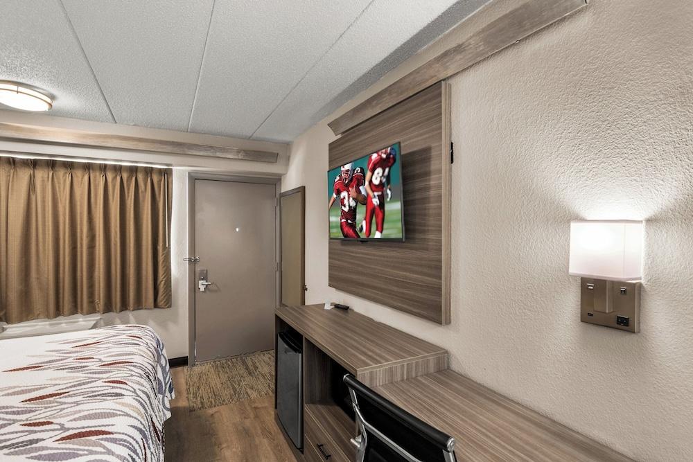 Red Roof Inn Enfield