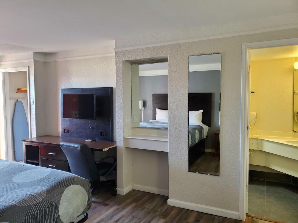 Budget Host Inn- Medical Center