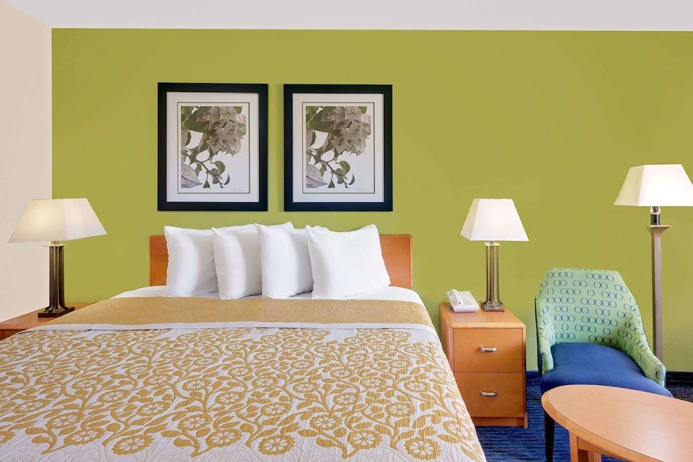 Days Inn by Wyndham Easton