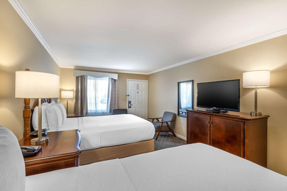 Best Western Plus Santee Inn