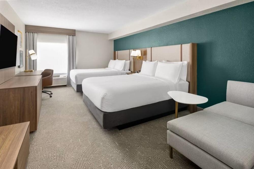 Holiday Inn & Suites Columbia NE - Ft Jackson Area by IHG