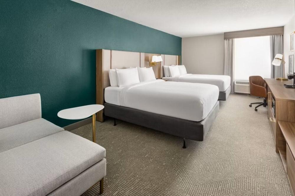Holiday Inn & Suites Columbia NE - Ft Jackson Area by IHG