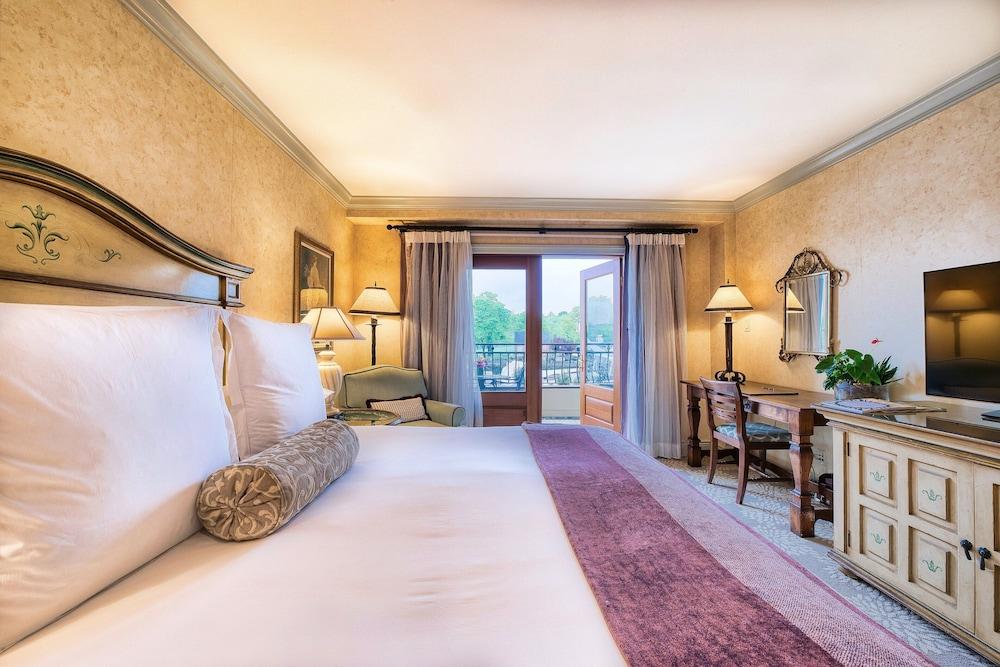 Delamar Greenwich Harbor