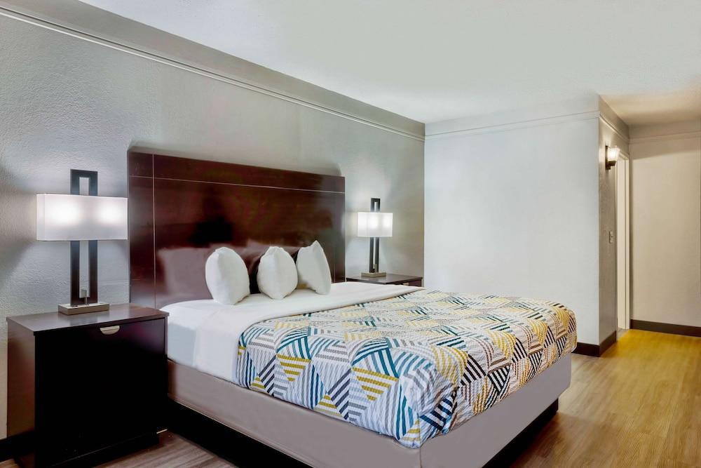 Motel 6 Bartlesville, OK