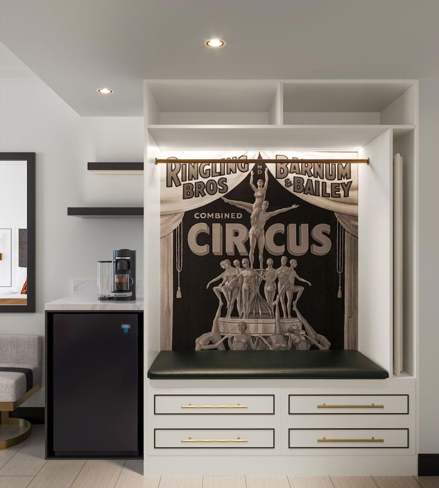 Cirque St. Armands Beachside