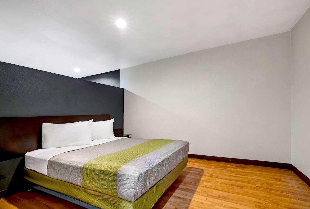 Studio 6 Portland, OR