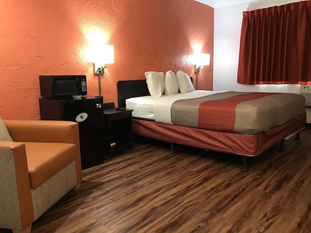 Motel 6 Saint Paul, MN - I-94