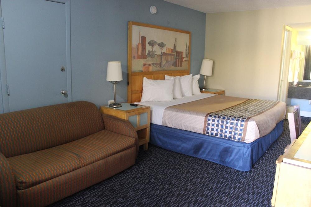 Tampa Inn - Near Busch Gardens