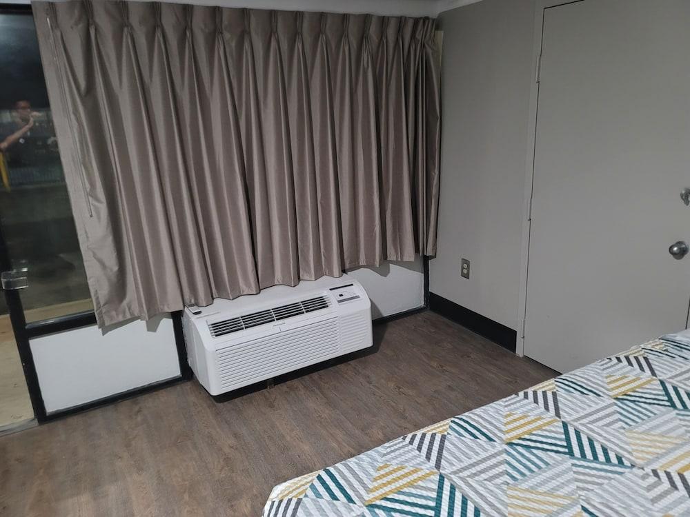 Studio 6 Suites Hinesville, GA