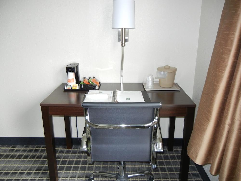 Quality Inn Holland - Toledo