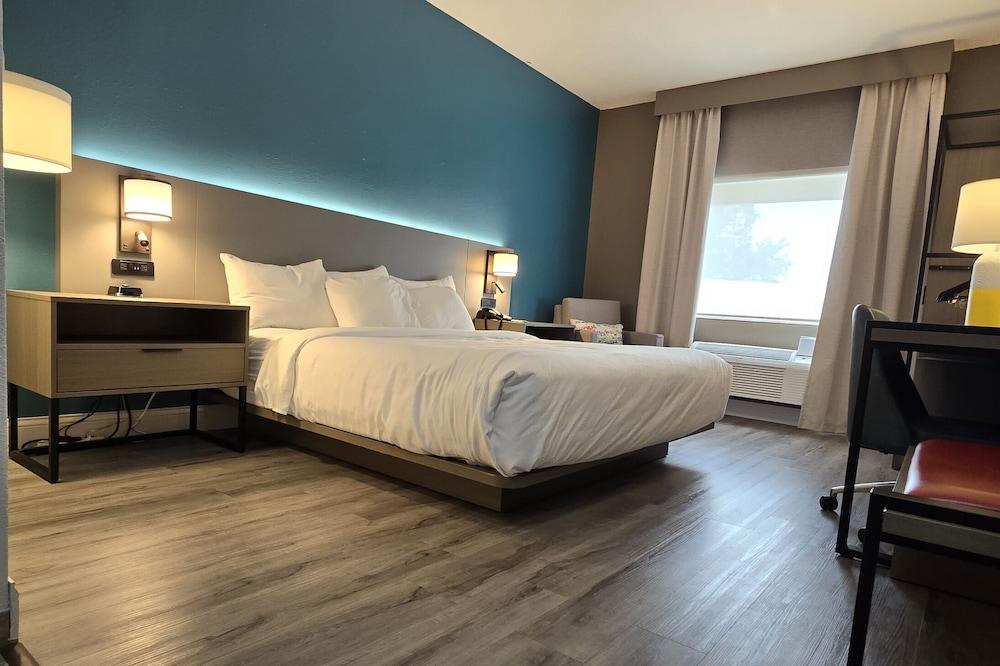 Comfort Inn & Suites Mason City - Clear Lake