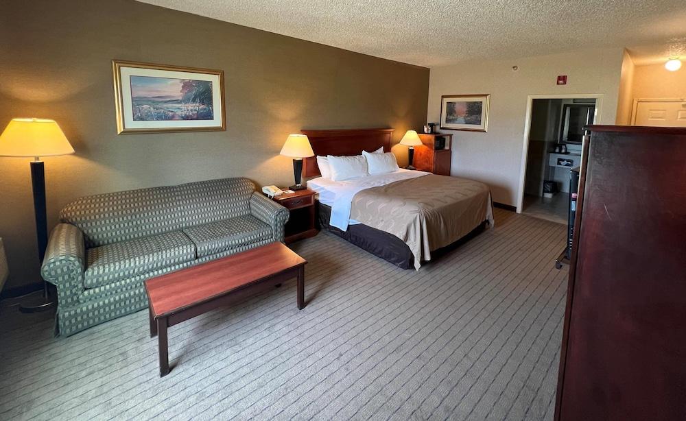 Quality Inn & Suites Grants - I-40