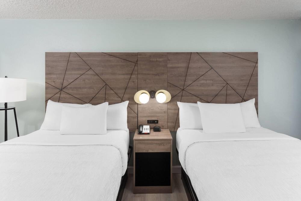 Wingate by Wyndham Sheboygan