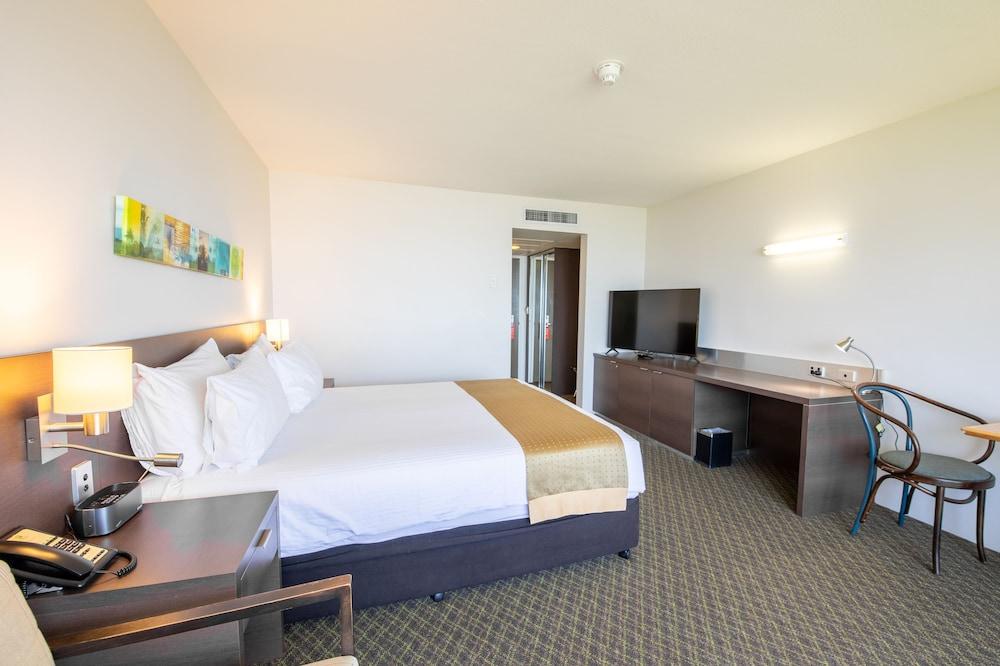 Cairns Harbourside Hotel