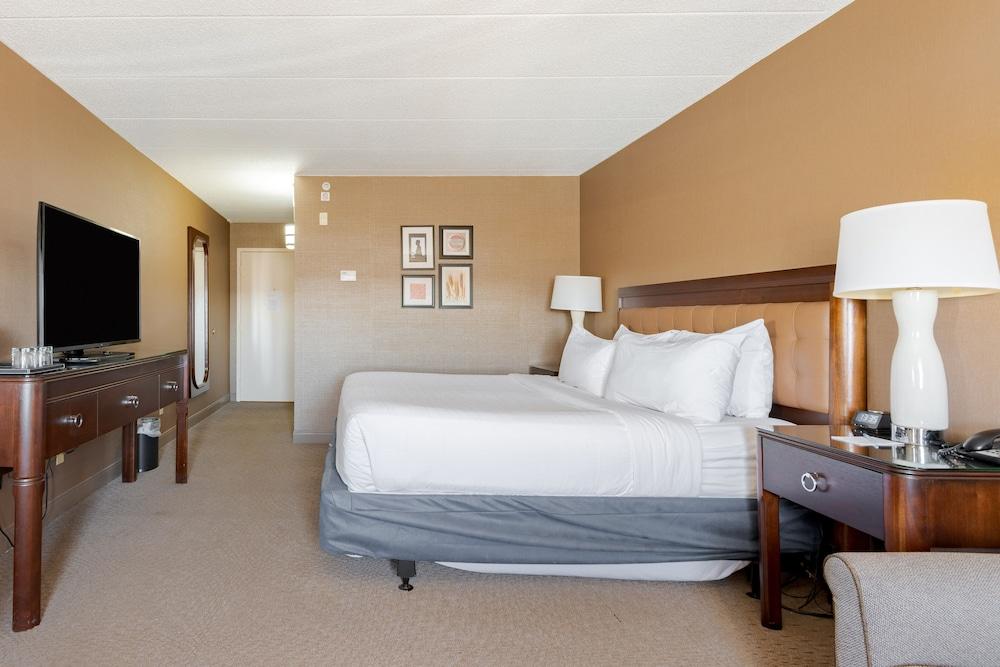 Wyndham Omaha / West Dodge