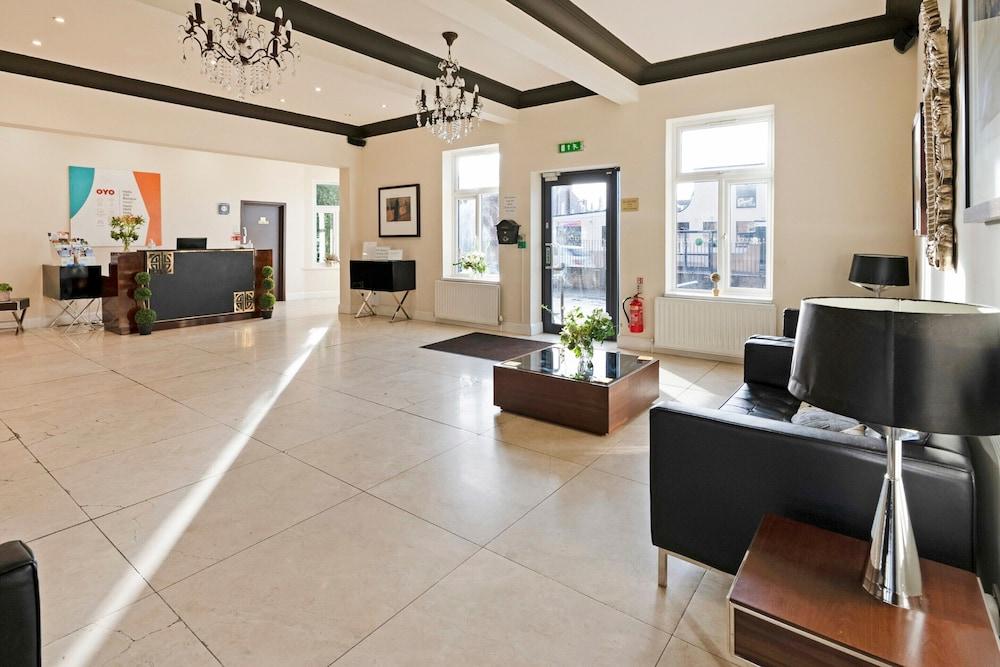 OYO The Baltimore Hotel