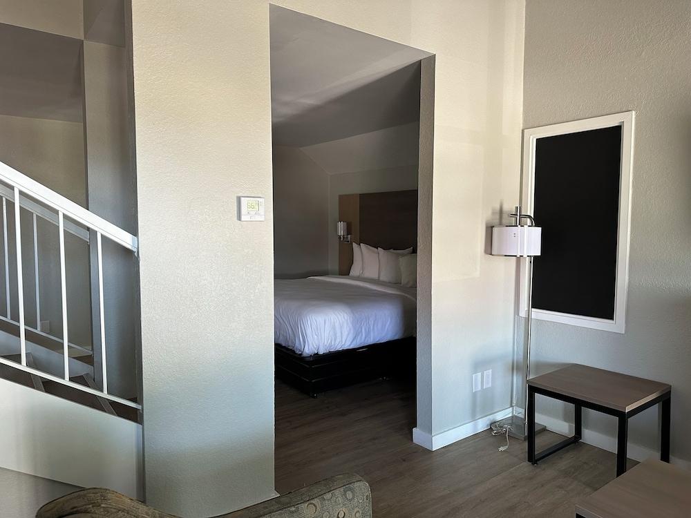 MainStay Suites Springfield South - Battlefield Rd