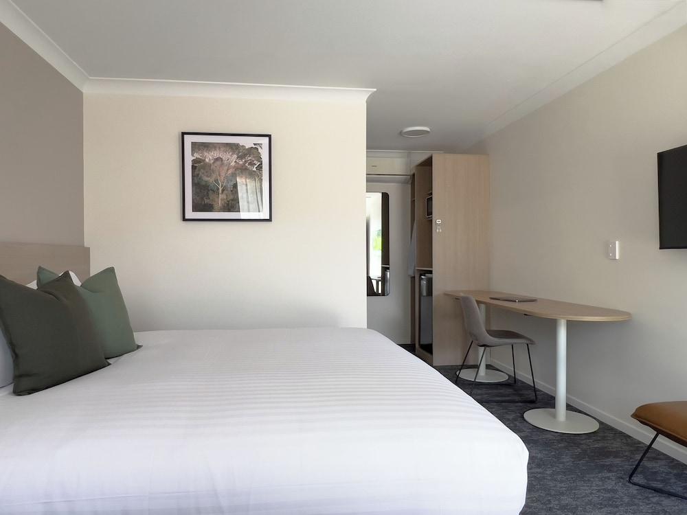 The Phoenix Artesian Spa Resort and Accommodation