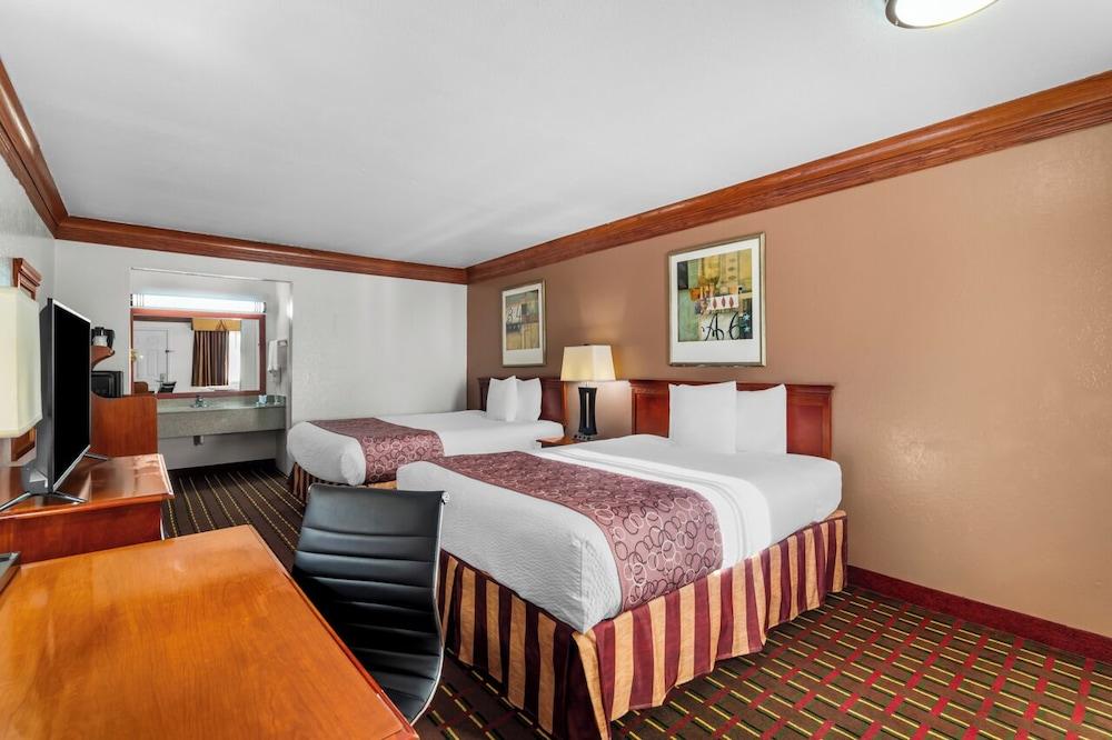 Scottish Inn Decatur