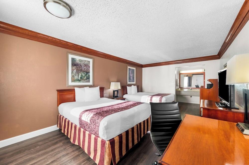 Scottish Inn Decatur