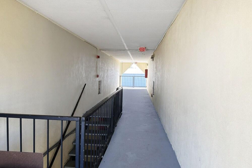 Super Inn & Suites by OYO Milledgeville