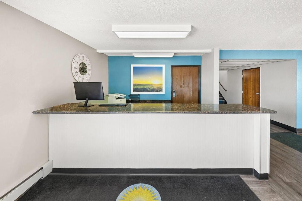 Days Inn by Wyndham Winona