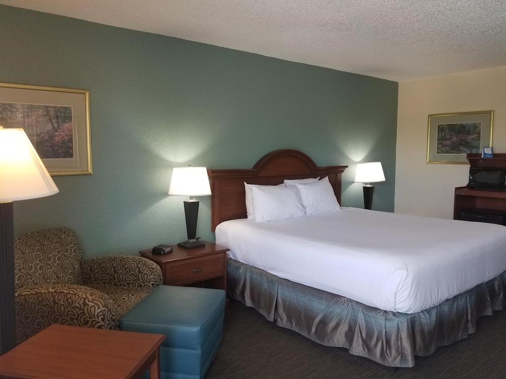 Baymont by Wyndham Sarasota