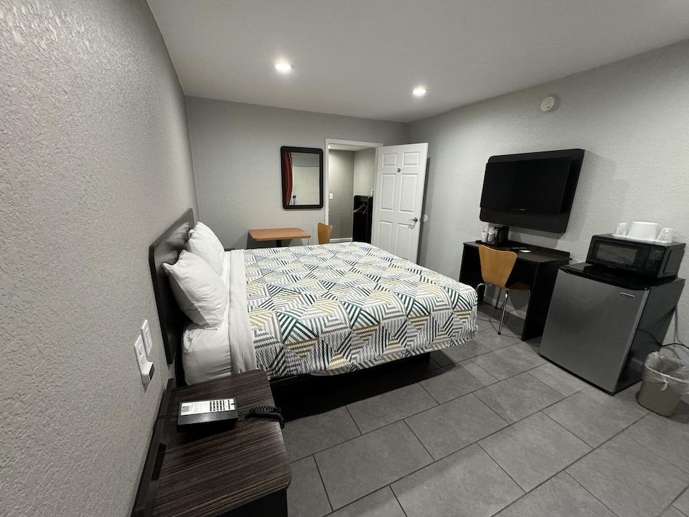 Motel 6 Englewood, FL