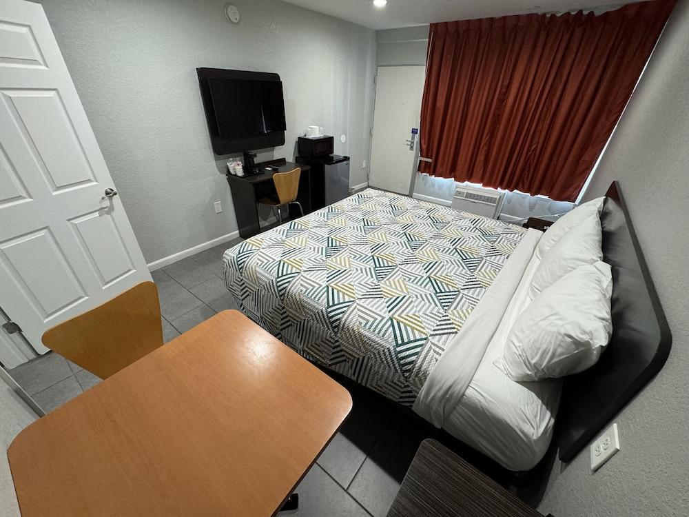 Motel 6 Englewood, FL