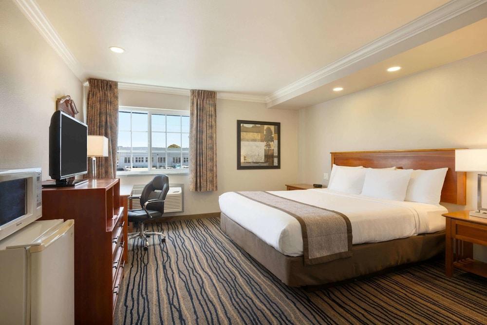 Days Inn by Wyndham Eureka CA