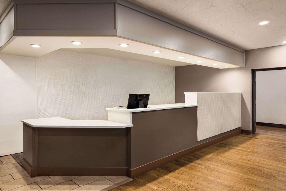 Ramada by Wyndham Albuquerque Airport