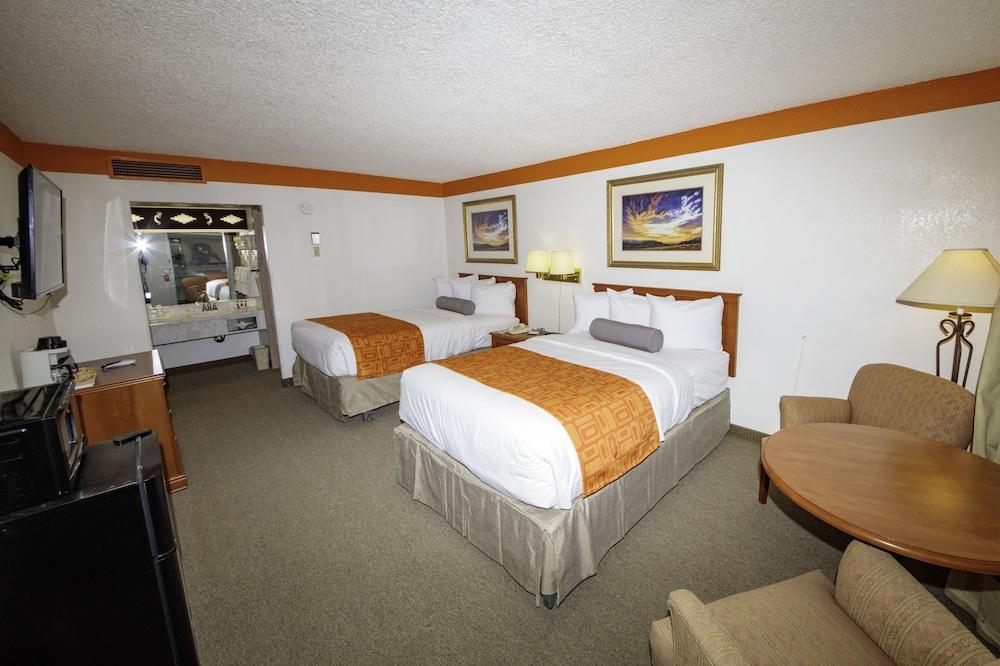 Howard Johnson by Wyndham Gallup