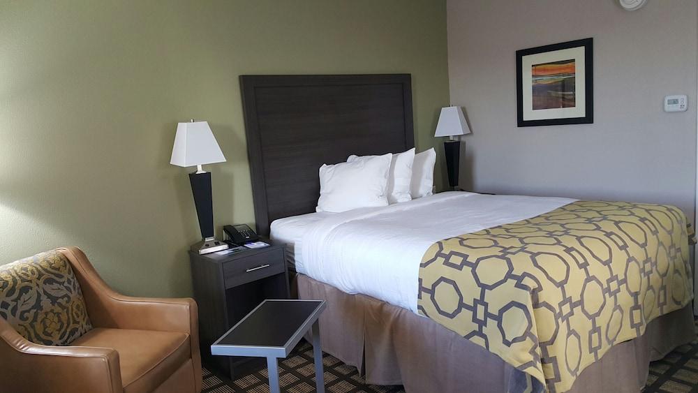 Baymont by Wyndham Clarksville