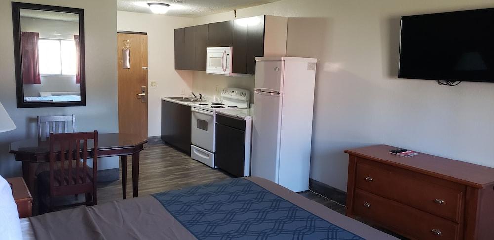 Econo Lodge Cedar Rapids South