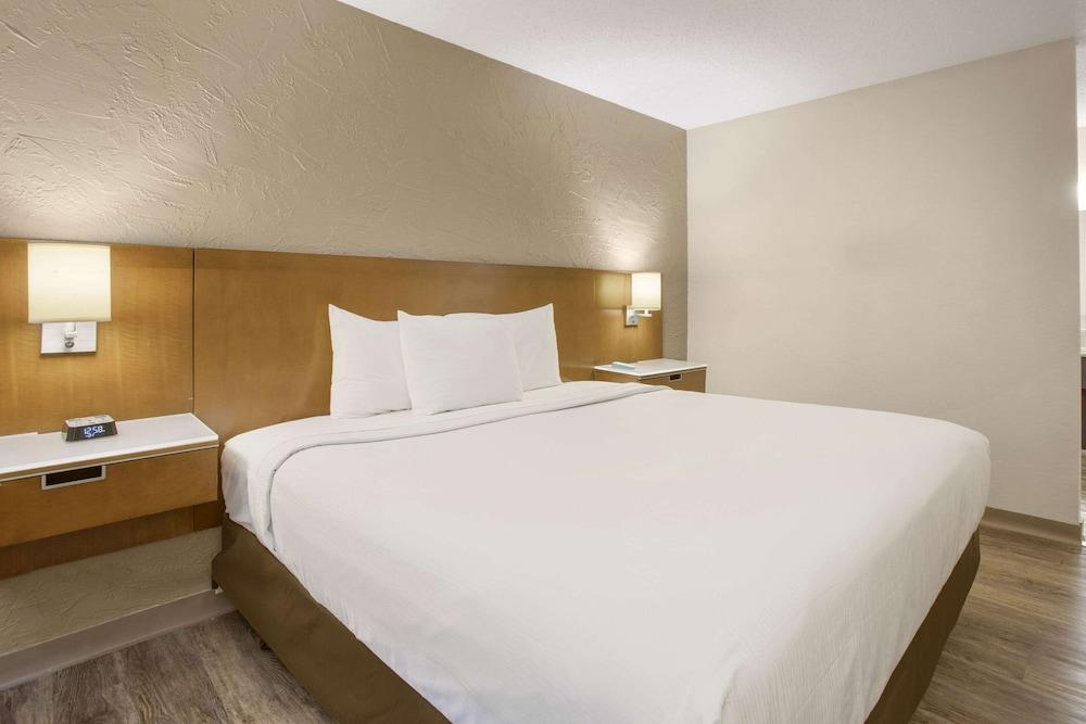 Rodeway Inn & Suites Grand Rapids Southeast