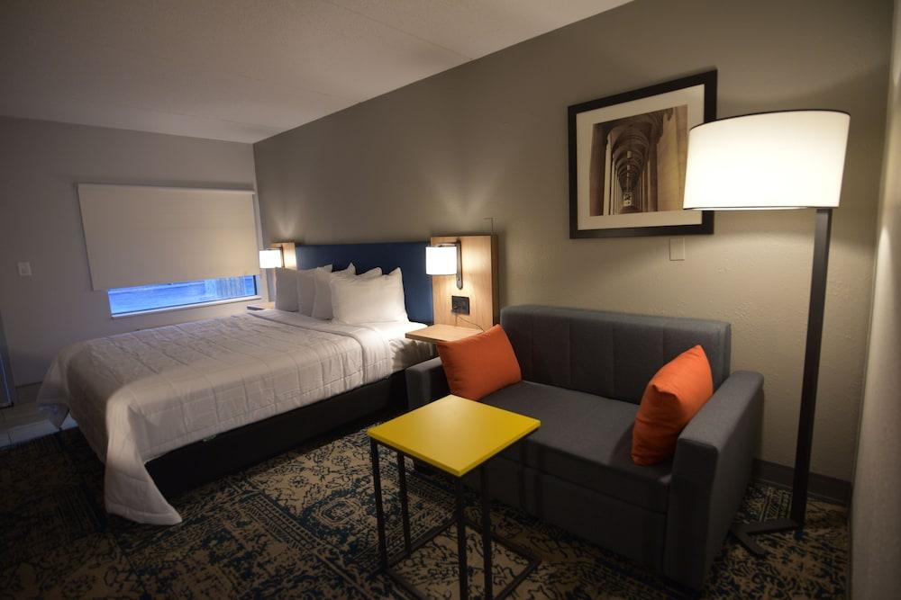 Baymont by Wyndham Pine Grove I-81