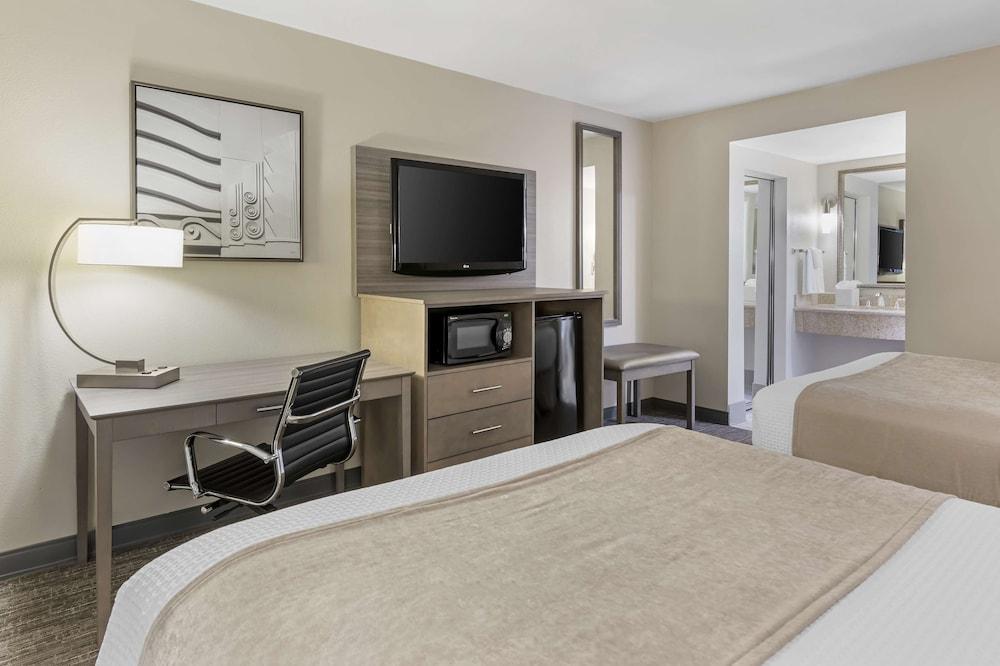 Best Western Plus Executive Inn