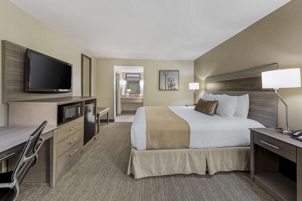 Best Western Plus Executive Inn