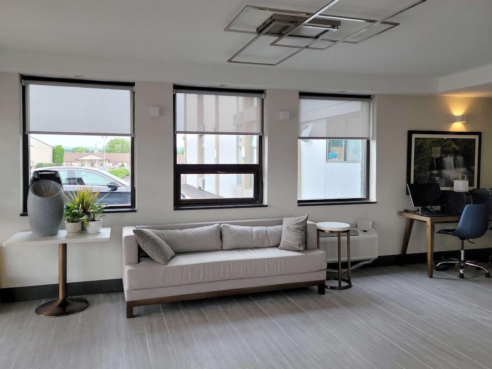 Comfort Inn & Suites Wyomissing/Reading