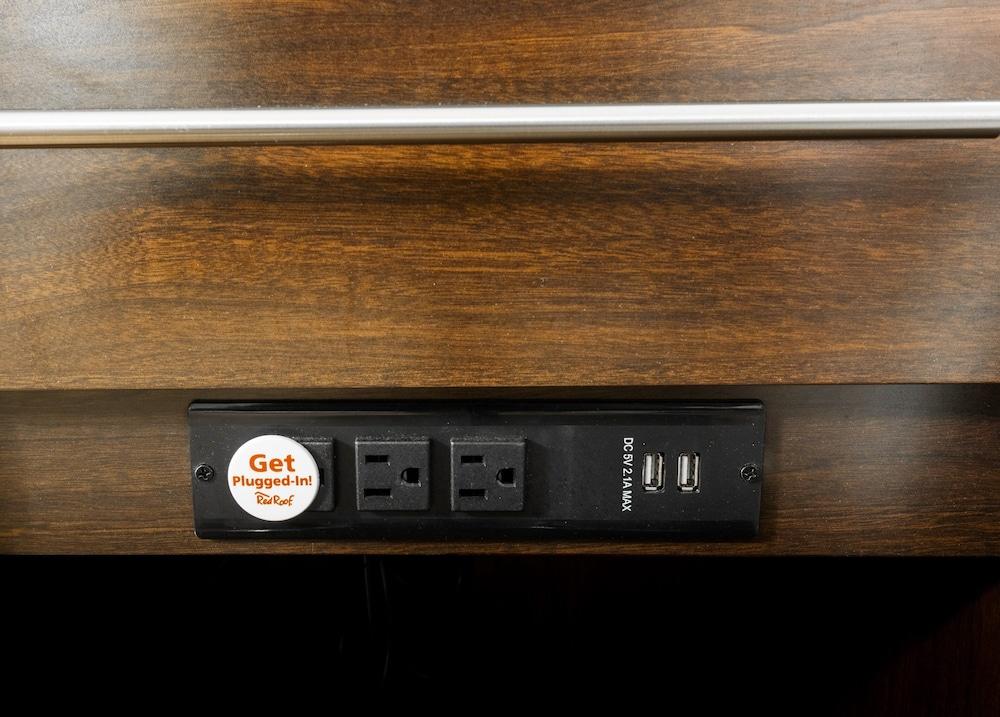 Red Roof Inn PLUS+ West Springfield