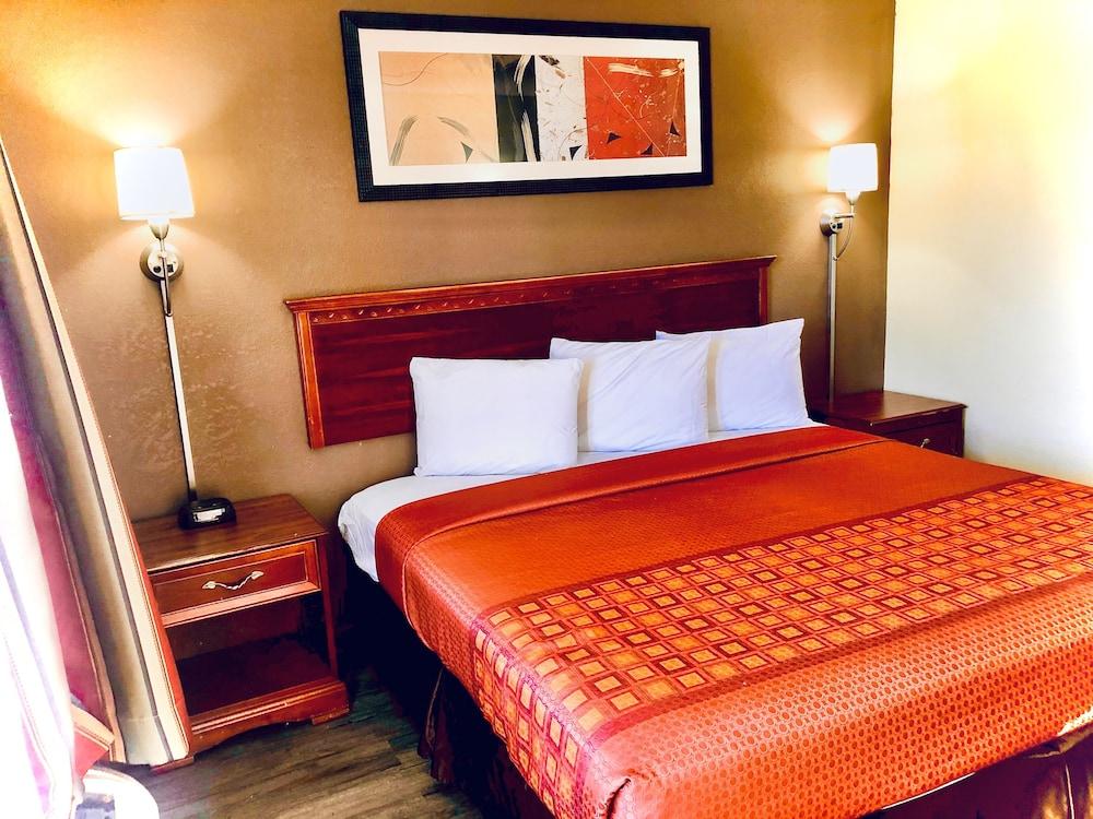 Americas Best Value Inn Tulsa at I-44